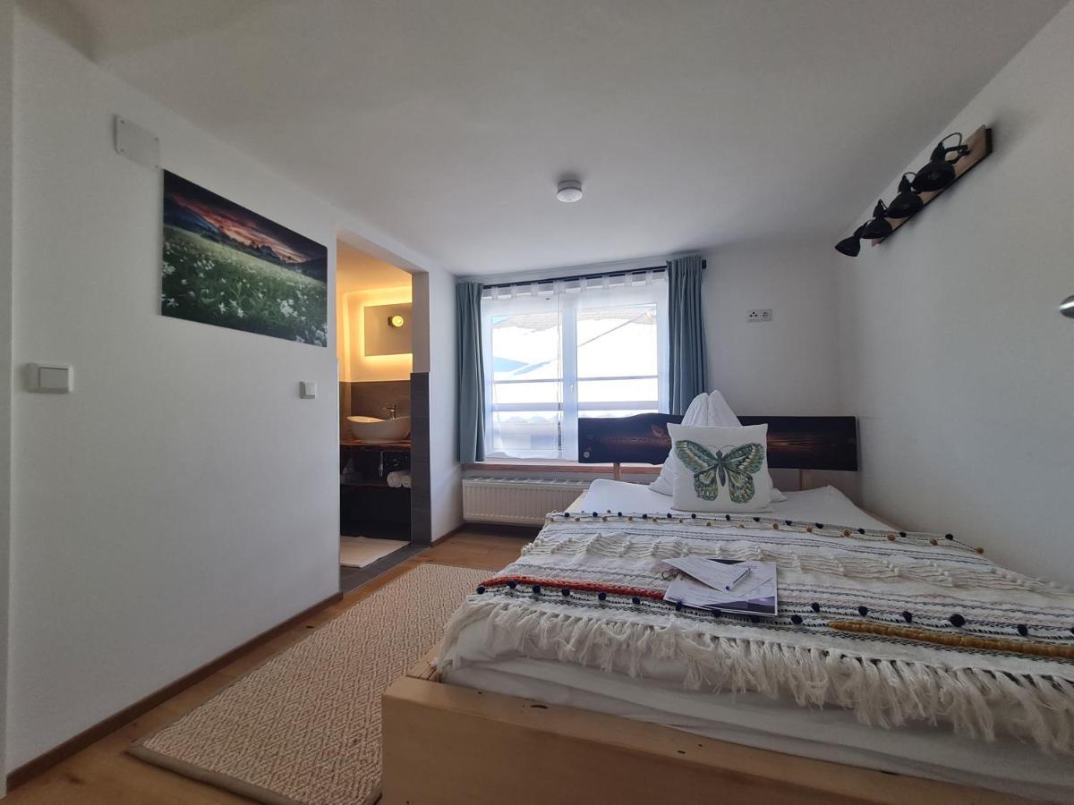 아드몬트 Gastehaus Zeitraum B&B 외부 사진